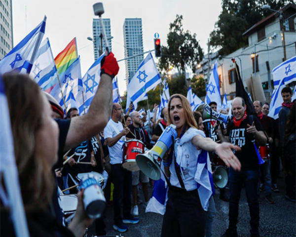 Tens of thousands of Israelis rally against judicial reform plan