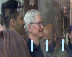 Apple CEO Tim Cook opens the gates to India's first Apple store at Mumbai's Bandra Kurla Complex