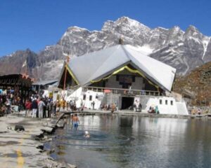 Pilgrims arriving in large numbers to visit Gurudwara Sri Hemkund Sahib, the penance place of Sri Guru Gobind Singh Ji.