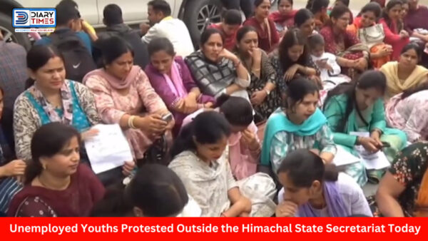 Shimla-Due to The Dissolution Of The Staff Selection Commission Hamirpur, Unemployed Youths Protested Outside the Himachal State Secretariat Today.