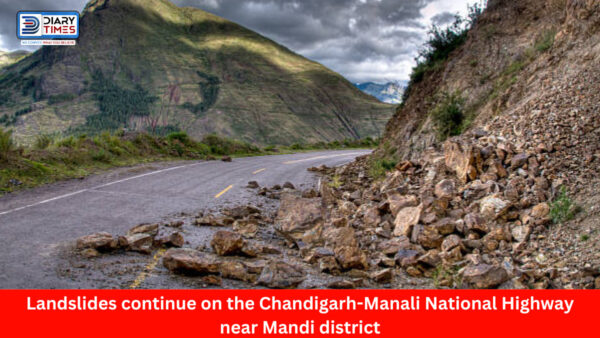 Mandi : Landslides continue on the Chandigarh-Manali National Highway near Mandi district