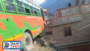 Kullu Accident: Private Bus Kamani Patta Broke And Bus Hit The House Lanter In Kullu Himachal Pradesh