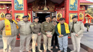 Rajpal Yadav paid obeisance at Jakhu temple - Photo Diary Times