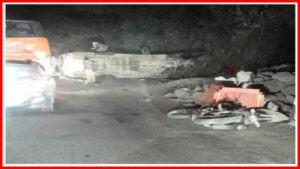 Road accident in Mandi. - Photo: Diary Times