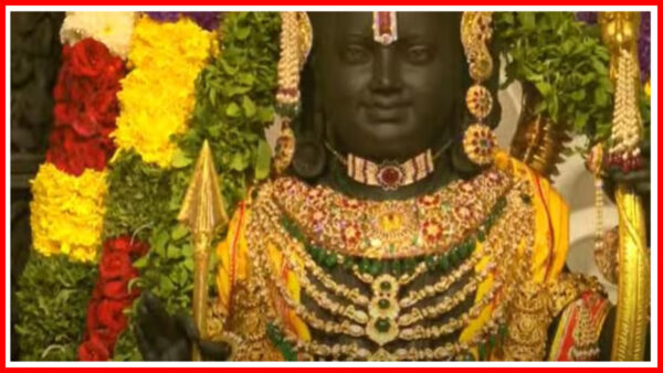 The idol of Lord Ramlalla has been decorated with gold, emerald as well as ruby jewellery.
