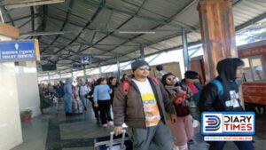 Tourists reached Shimla by train. - Photo: Diary Times