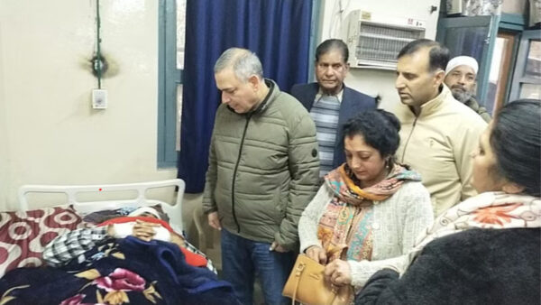 DGP Kundu met Bamber Thakur in the hospital - Photo: Diary Times