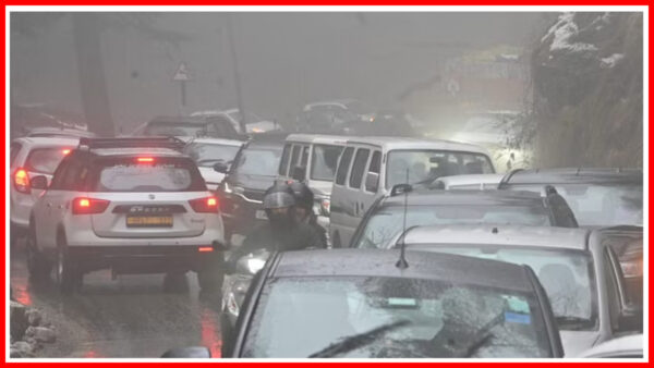 Road jam in Charabra due to slipping - Photo: Diary Times