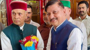 Congress rebels Rajinder Rana and Inderdutt Lakhanpal on Friday met former BJP Chief Minister Prem Kumar Dhumal at his residence in Samirpur. Photo: Ishan Sharma