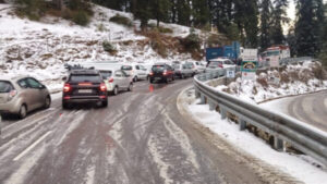 Fresh Snowfall In Narkanda Area Shimla Photo: Shimla Police