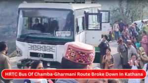 HRTC bus of Chamba-Gharmani route broke down in Kathana. - Photo: diary times