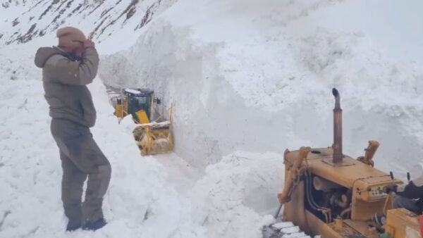Restoration work of roads blocked by heavy snowfall in Spiti on war footing, more than 200 people rescued