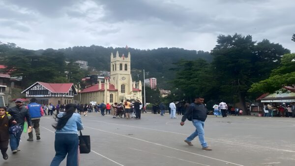 Himachal Pradesh Weather: In the summer capital Shimla Clouds covered the area. People are seen on Mall Road Shimla during this adverse weather condition. | Image Credit: Twitter.