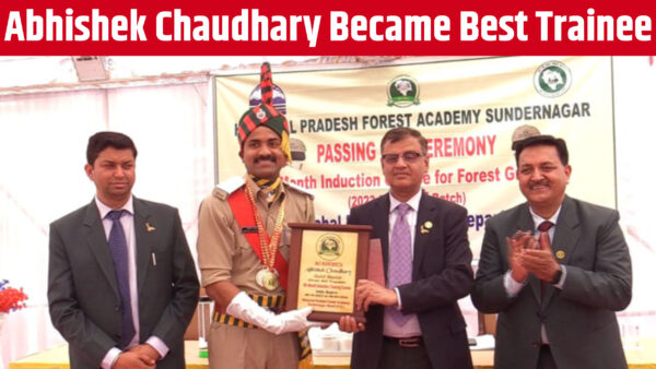 Chief Forester Rajiv Kumar honoring Abhishek Chaudhary.