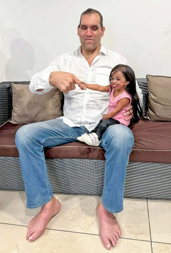 Viral Photo: See when Great Khali met the world's smallest woman Jyoti Amge