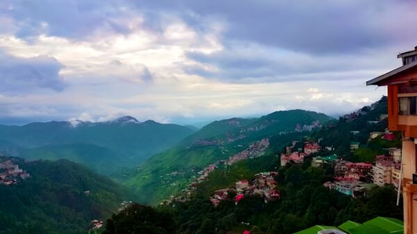 Like yesterday Cloudy weather condition prevails in the Summer capital Shimla.| Image Credit: Twitter.