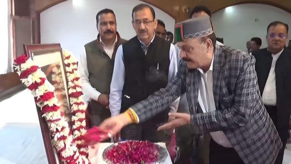 Congress Karyakartas in Shimla paid floral tribute to former CM Virbhadra Singh on his death anniversary