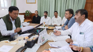 Revenue Minister Jagat Singh Negi met the delegation of Joint Village Revenue Officer Association today: The decision to convert the district cadre of Patwaris and Kanungos into state cadre was taken in public interest