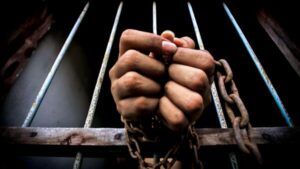 Accused of drug peddling escaped by breaking the grill of the lockup in Shimla, commotion in the police department