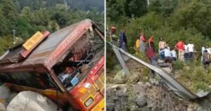 Himachal News: A private bus going from Manali to Pathankot went out of control and got stuck on the banks of the Beas river, 10 people on board the bus were injured