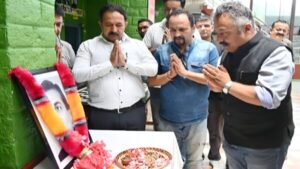 Education Minister Rohit Thakur paying floral tribute