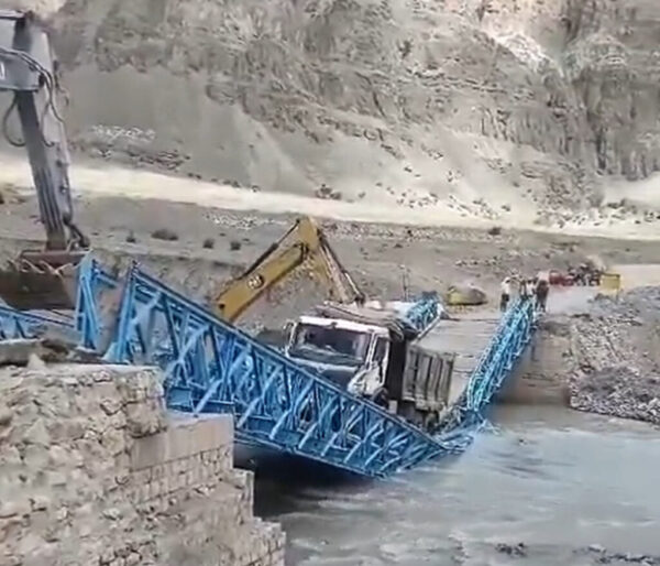 15-year-old bridge collapses in Lahaul-Spiti, traffic jam on Kaza-Manali highway