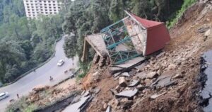 Shimla: Mountain cracked near the crossing, Chaura Maidan-Boileauganj road damaged due to landslide