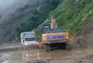 Landslide disrupts traffic on Chandigarh-Manali highway; road cleared after 7 hours