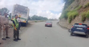 Solan: Fierce collision between HRTC bus and car, driver injured