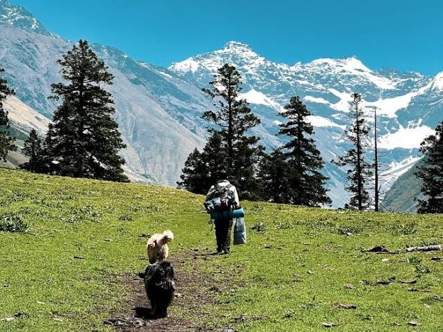 Buran ghati pass trek Image Credit: trailhikers.in