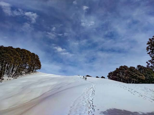 Bashleo pass trek Image Credit: travelsetu.com