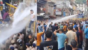 Mosque, Hindu, protest, demonstration, sloganeering, jostling, water cannons…Ultimatum given to the administration