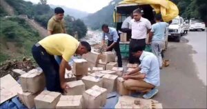 Mandi: 87 boxes of illegal liquor recovered from tempo, consignment was brought from Bilaspur