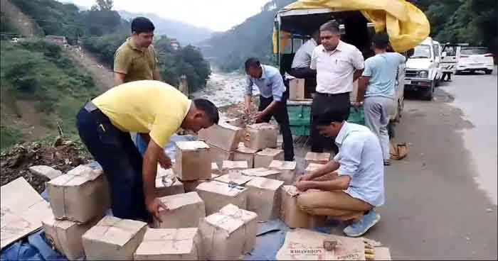 Mandi: 87 boxes of illegal liquor recovered from tempo, consignment was brought from Bilaspur