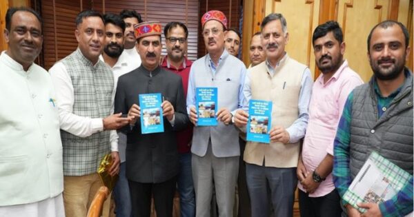 CM releases Mayaram Sharma's book 'Shathi Pashi Ka Chautara', describes the history of Giripar