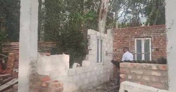 Bilaspur Municipal Council took action against illegal construction, demolished three rooms