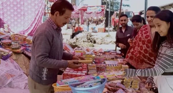 Green crackers are being sold only at marked places in Shimla, fireworks can be burst only for 2 hours