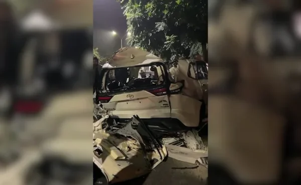 8t12csjo_dehradun-ongc-chowk-accident_625x300_12_November_24