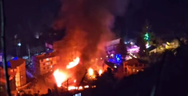 Devastating fire breaks out in Hotel sandhya palace Simsa Rangdi, Manali