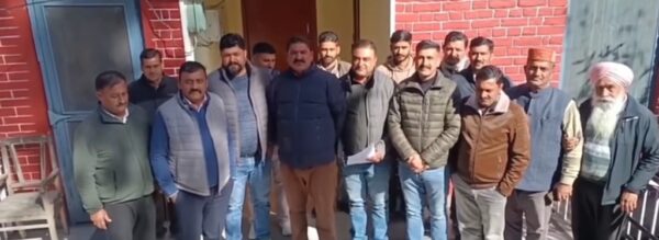 Contractor Association Rajgarh came out in protest against the government, sent a memorandum to the Public Works Department through the Executive Engineer