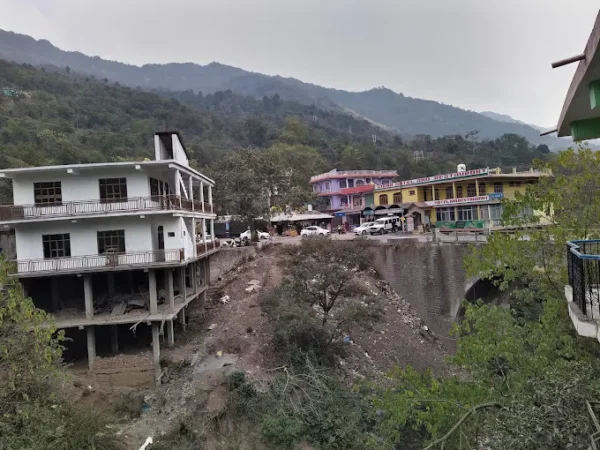 Shimla-Bilaspur highway: In accordance with waste management, Chamakri Pul remains unregulated