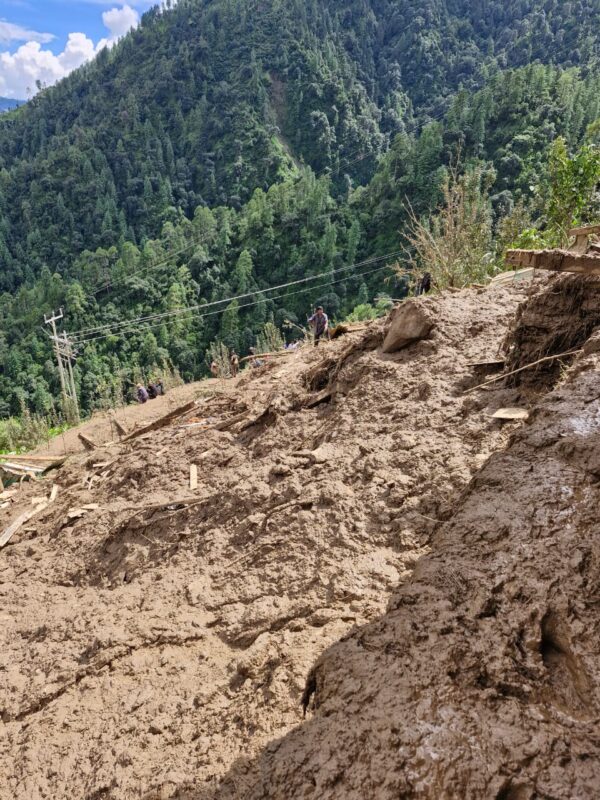Heavy Rains Disrupt Life in Himachal: 842 Roads Blocked, Power and Water Supply Hit