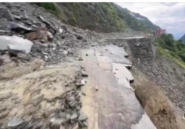 Kiratpur–Manali Highway Blocked Again After Massive Landslide; Flash Flood Hits Katwadhi Village in Mandi