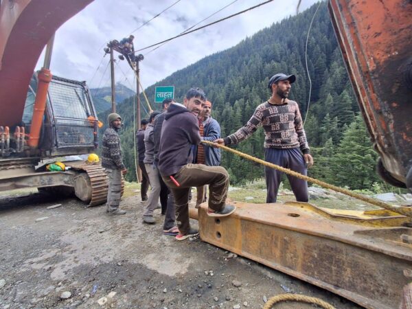 823 Roads Blocked and Power Supply Disrupted in Himachal Pradesh Amid Heavy Rainfall