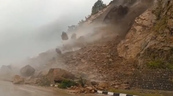 Relentless Rain in Himachal Pradesh: Landslides Leave 2,000 Vehicles Stranded in Mandi and Kullu