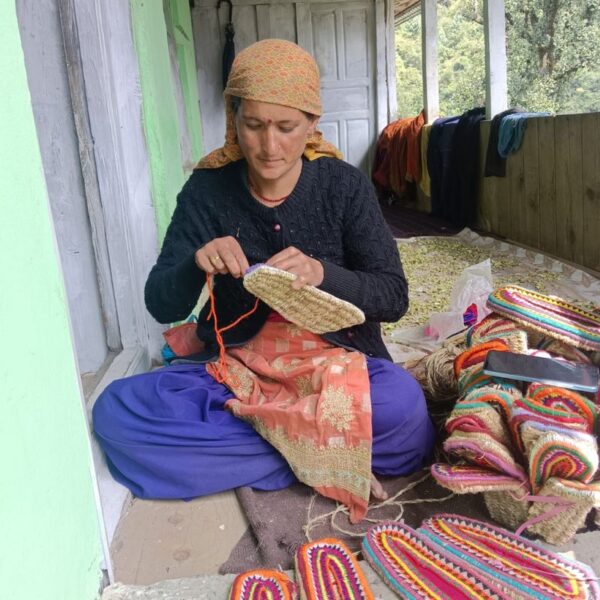 PM Modi Purchases Hemp Sandals for Priests of Kashi Vishwanath Temple