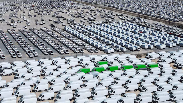 Stellantis Shares Slide After Turnaround Charges Linked to Strategic Shift