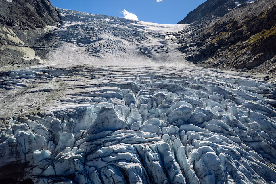 Scientists Warn Swiss Glaciers Melting Rapidly After Light Snowfall and Extreme Heat