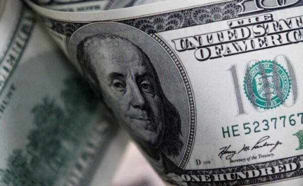 Dollar Steadies After Rebound Ahead of U.S. Government Shutdown