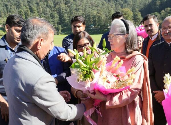 Sonia Gandhi Arrives in Shimla; CM Sukhu Reviews Preparations for Unveiling of Virbhadra Singh’s Statue